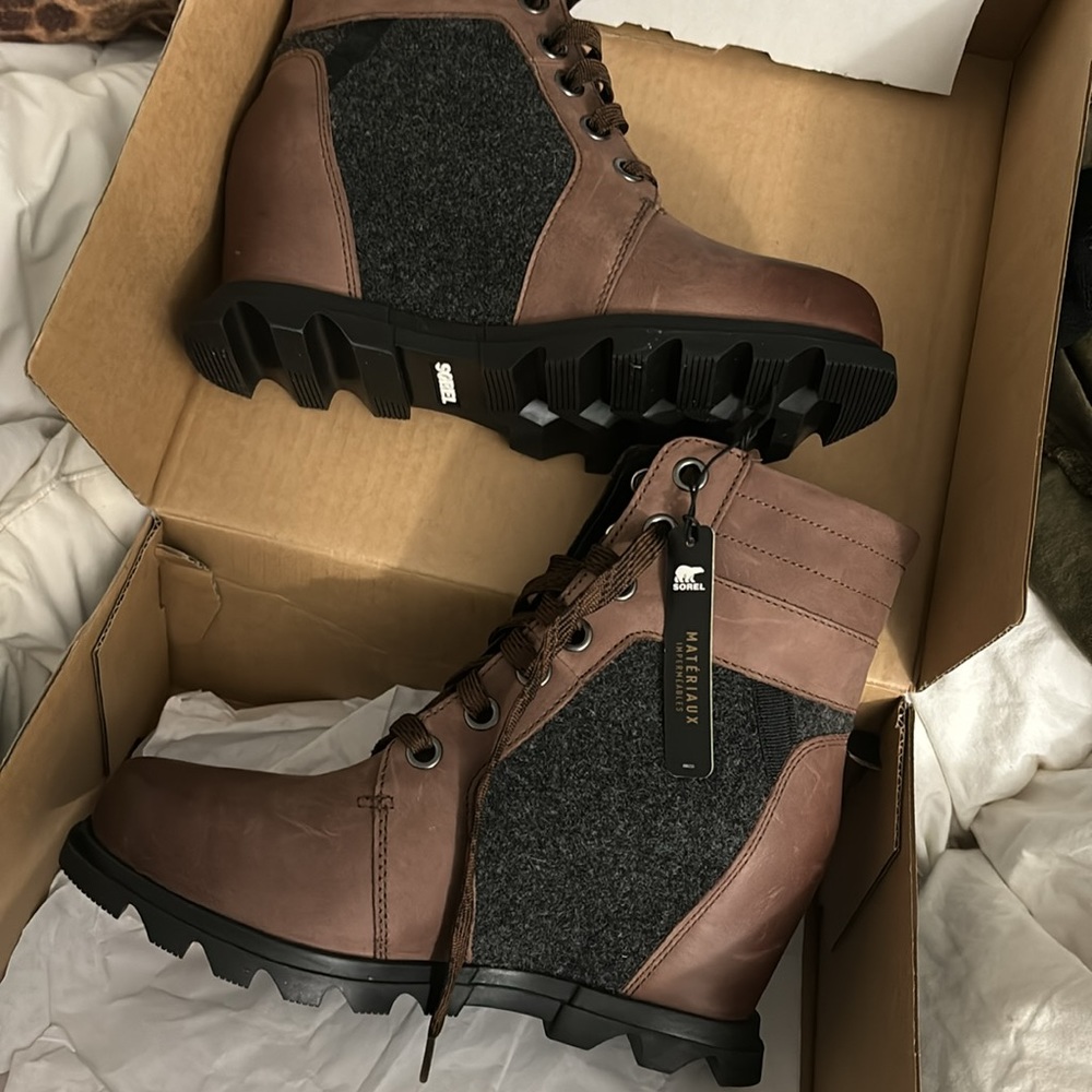 Joan of Artic III Lexie wedge